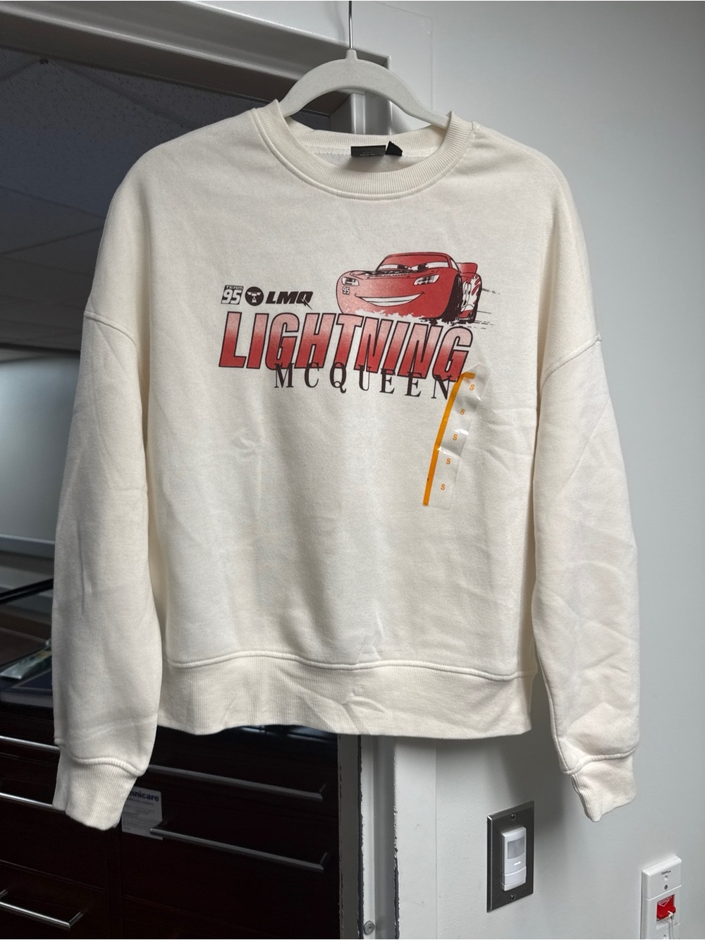 Disney Pixar Cars Lightning McQueen Cream Crewneck Sweatshirt S